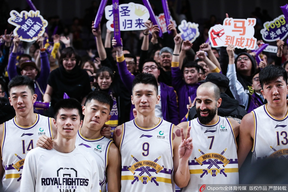 孙悦率队与球迷共度跨年之夜