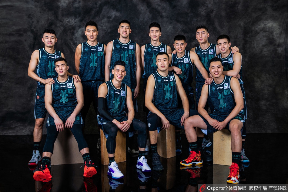 CBA全明星官方合影！众人在广州封神