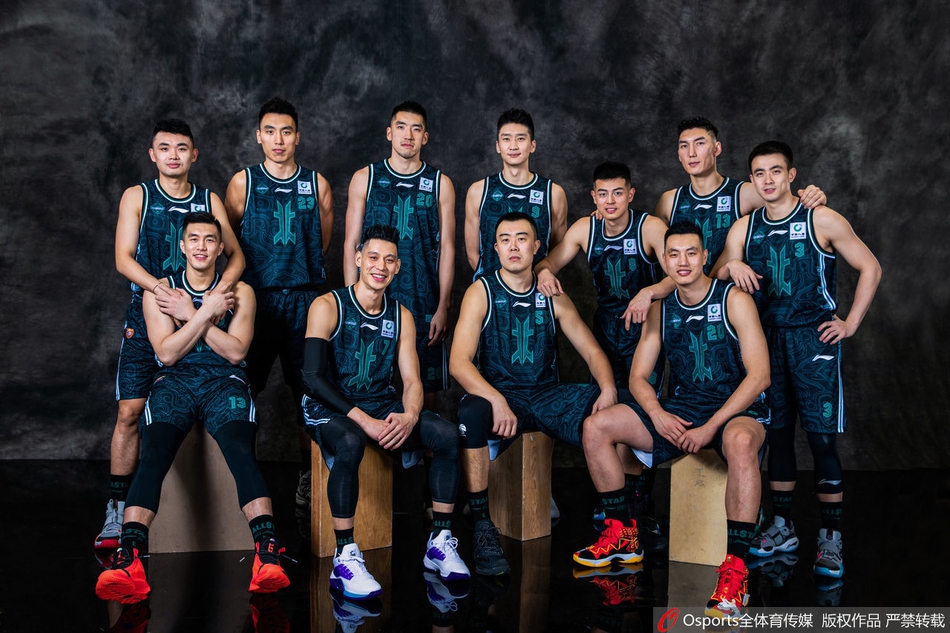 CBA全明星官方合影！众人在广州封神