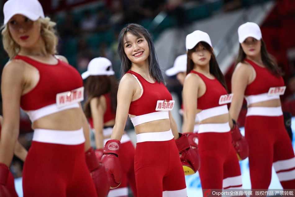 广州篮球宝贝化身拳击天后热情火辣