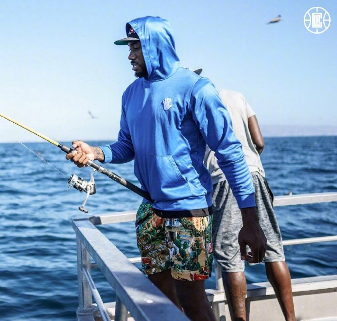 快船全队外出团建！租游轮海上钓鱼