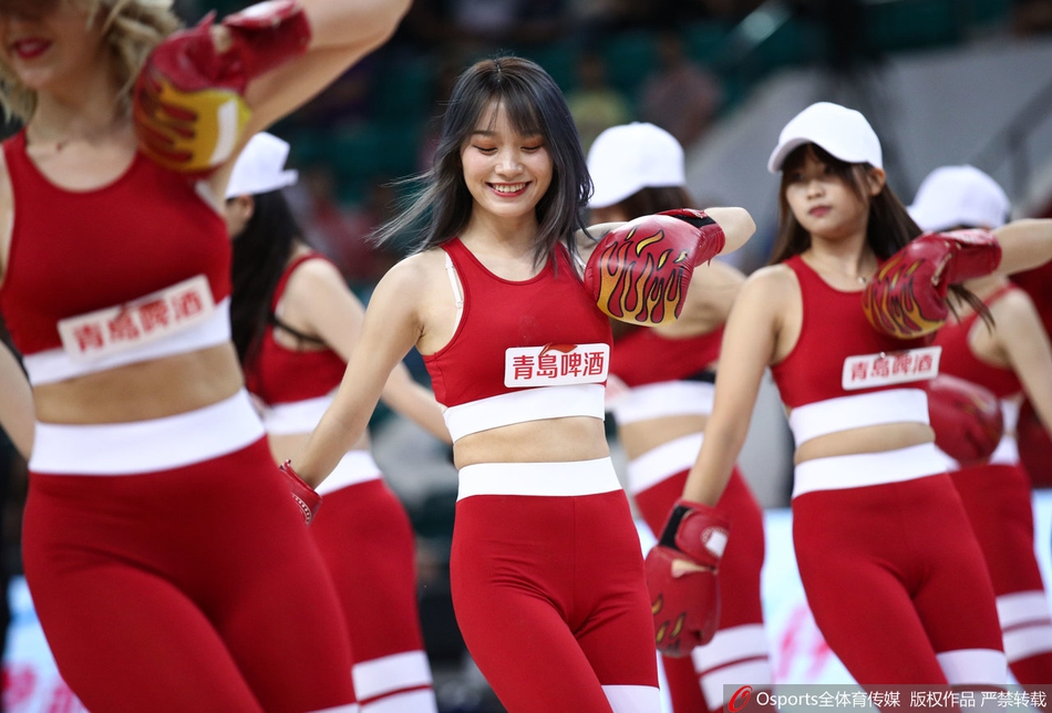 广州篮球宝贝化身拳击天后热情火辣