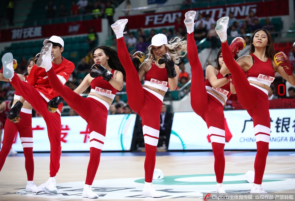 广州篮球宝贝化身拳击天后热情火辣