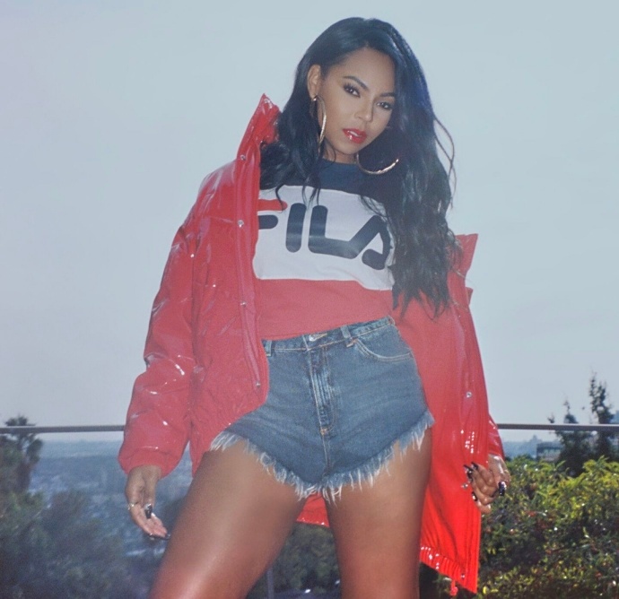 哈登新女友曝光！还是逃不出肉系熟女的魔爪