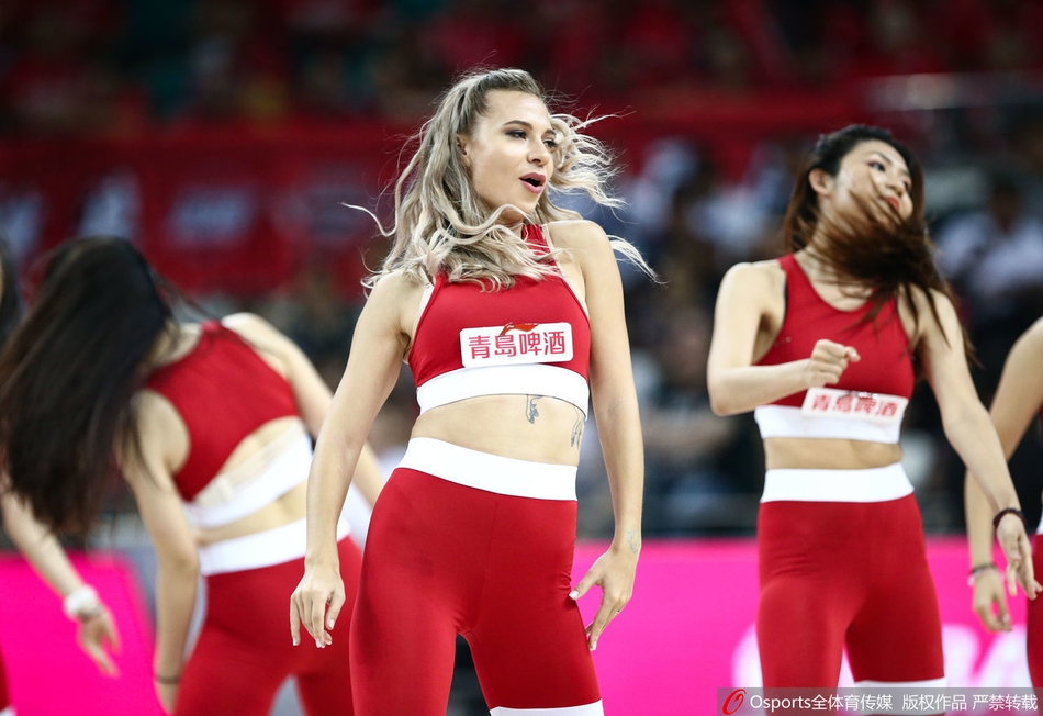 广州篮球宝贝化身拳击天后热情火辣