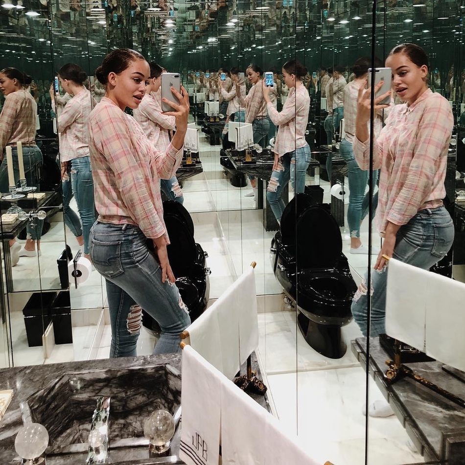 又一位篮球女神！这小蛮腰真的禁得起对抗吗