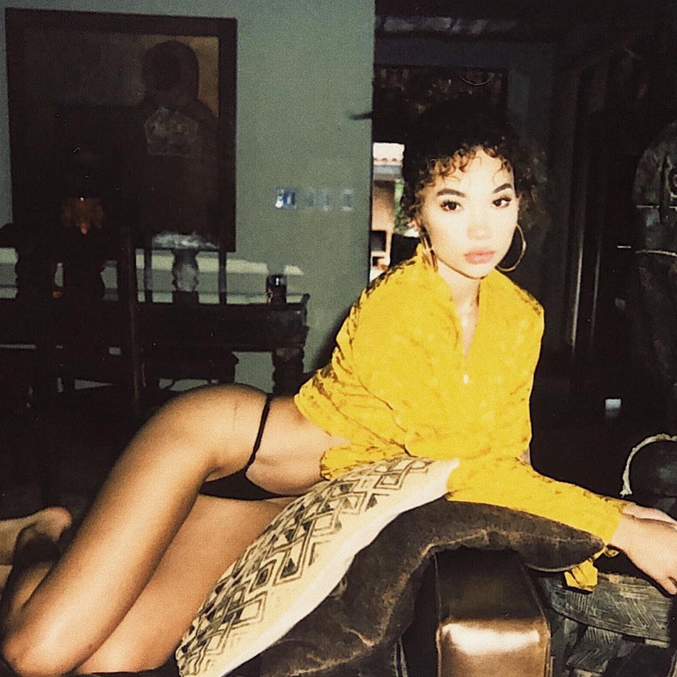 与詹娜分手的小詹皇恋上网红模特！这女郎是贾斯丁-比伯前女友