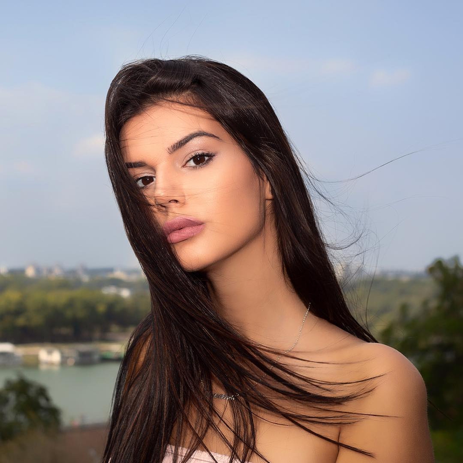 堪称加强版詹娜的嫩模!酥胸细腰大长腿,勇士新秀为她着迷