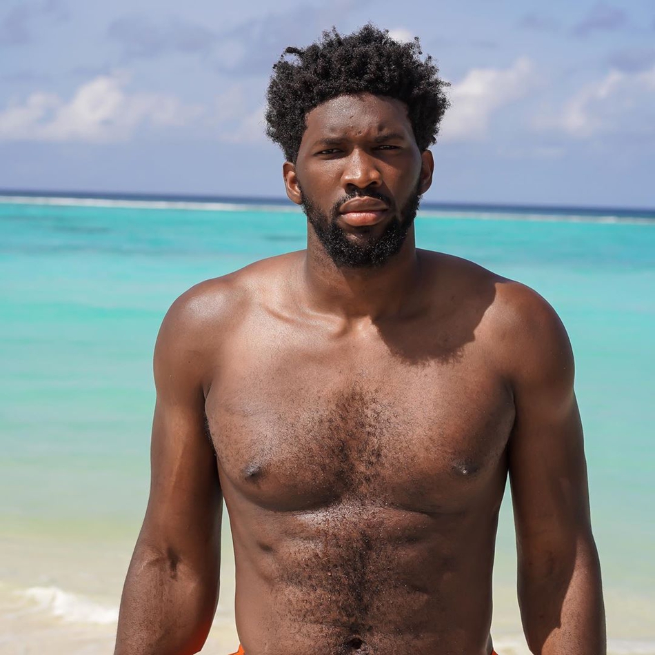 大帝半裸秀肌肉！哈登看了会沉默，约基奇默默点赞