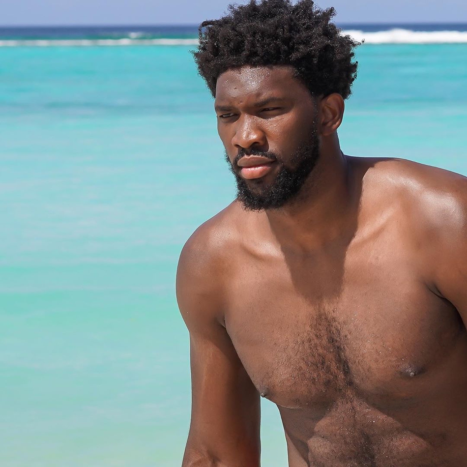 大帝半裸秀肌肉！哈登看了会沉默，约基奇默默点赞