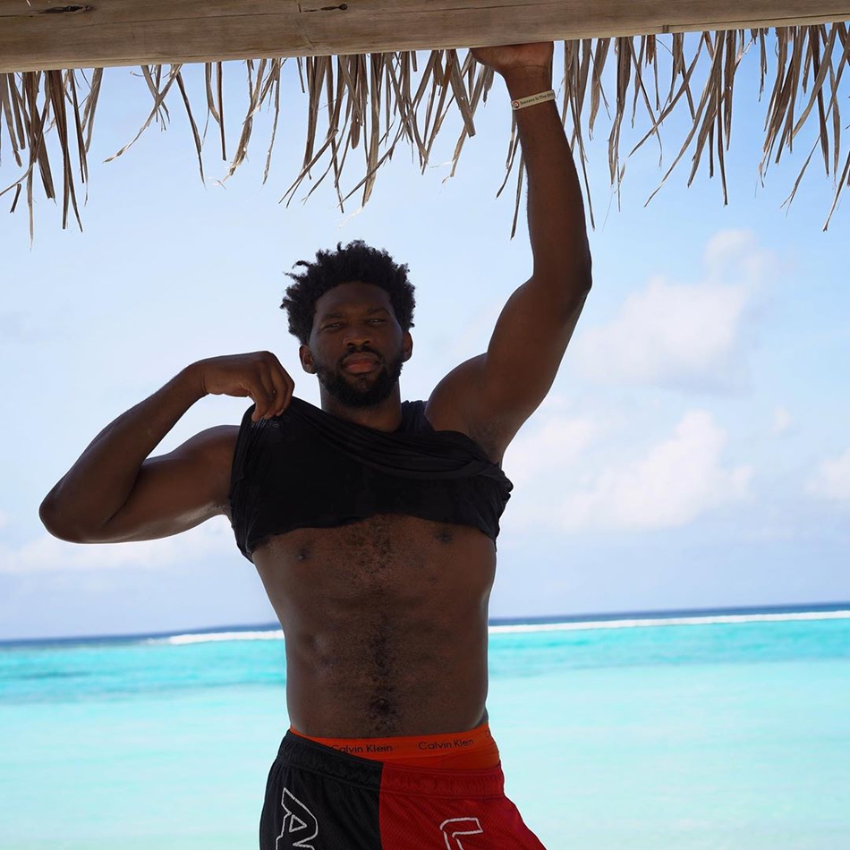 大帝半裸秀肌肉！哈登看了会沉默，约基奇默默点赞