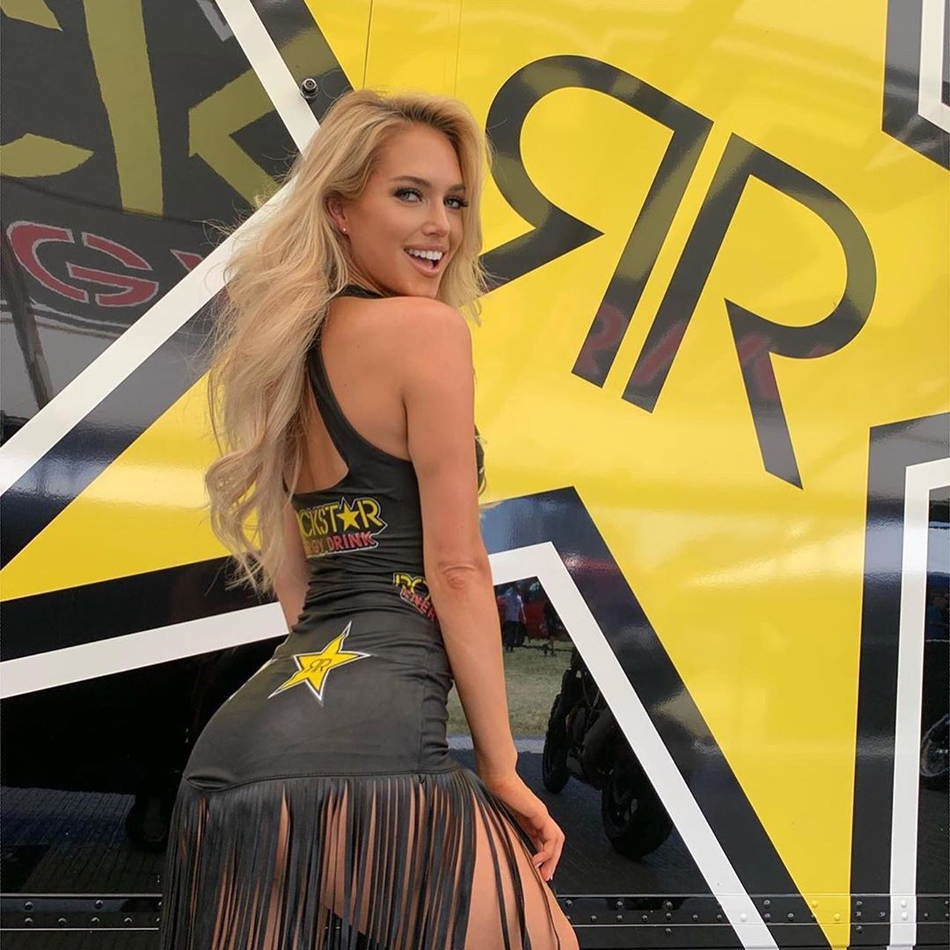 周琦昔日竞争对手的绝美女友，98年小将甜美姐弟恋，羡慕吗？