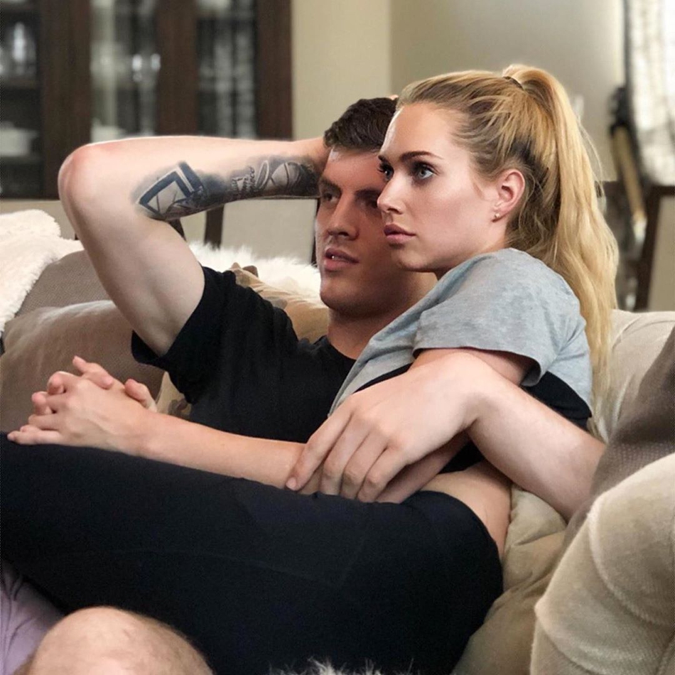 周琦昔日竞争对手的绝美女友，98年小将甜美姐弟恋，羡慕吗？