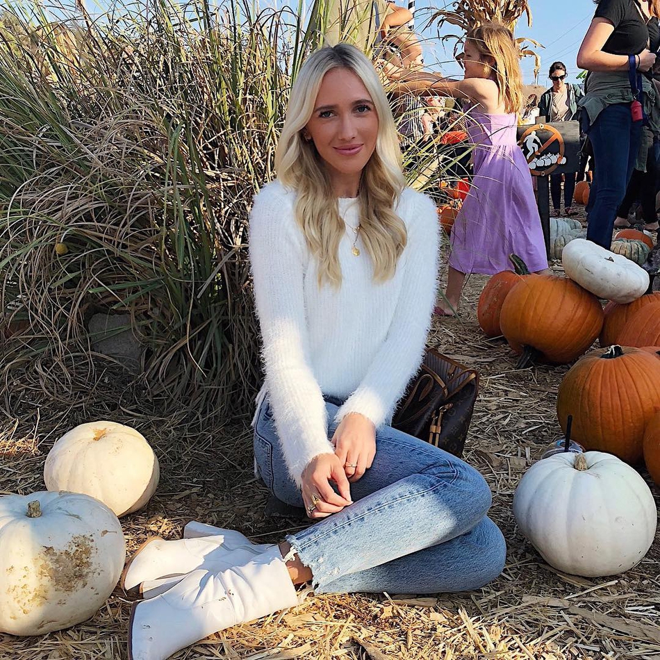 人生赢家！秃曼巴女友曝光，这小姐姐是大街上回头率最高的类型