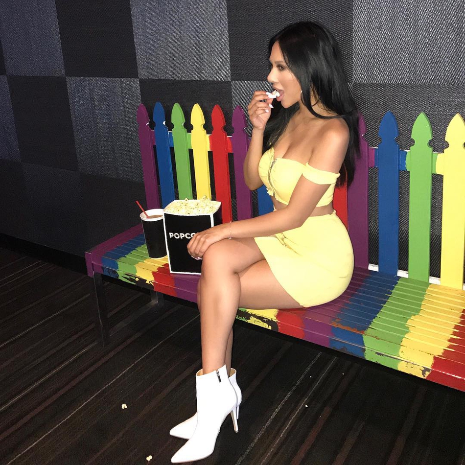 库兹马女友曝光!完美身材虐詹娜十条街,曾是位体育记者