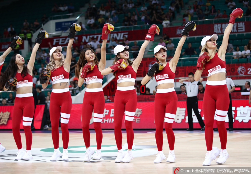 广州篮球宝贝化身拳击天后热情火辣