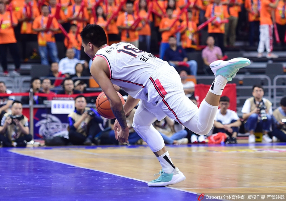 CBA第3轮：广东126-110山东