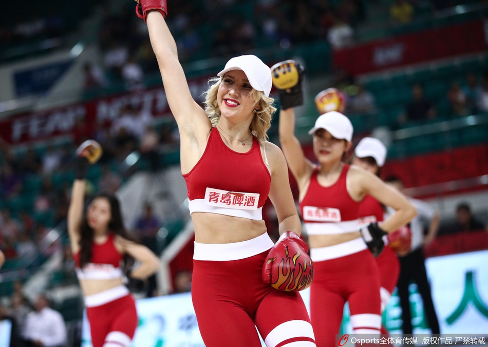 广州篮球宝贝化身拳击天后热情火辣