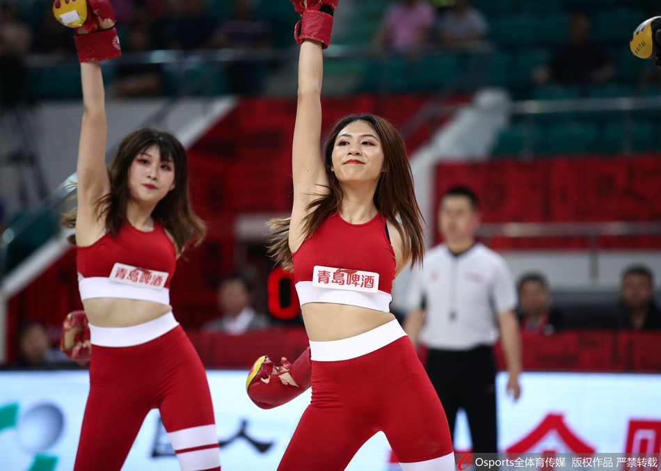 广州篮球宝贝化身拳击天后热情火辣