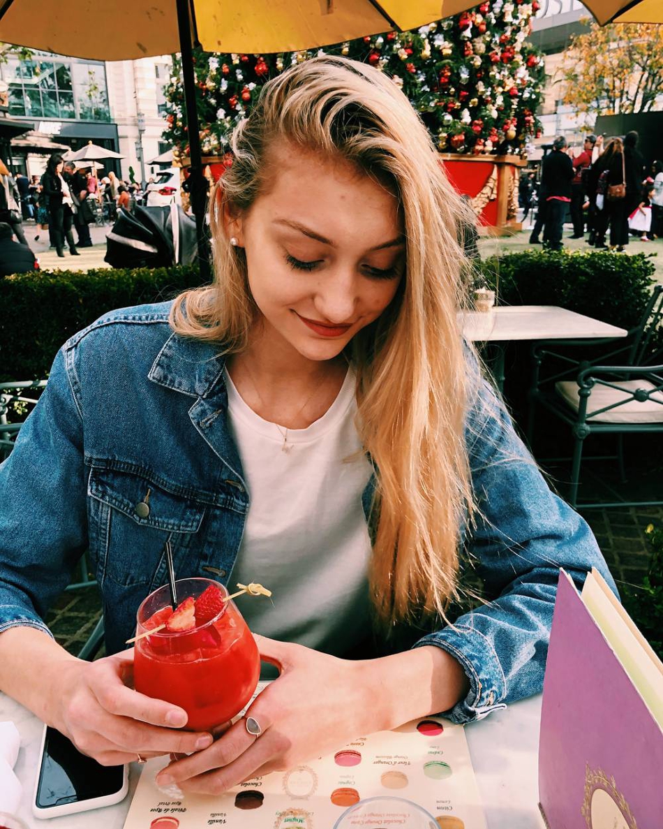 看惯卡戴珊今天来换换口！库里两个性冷淡风格的甜蜜小迷妹