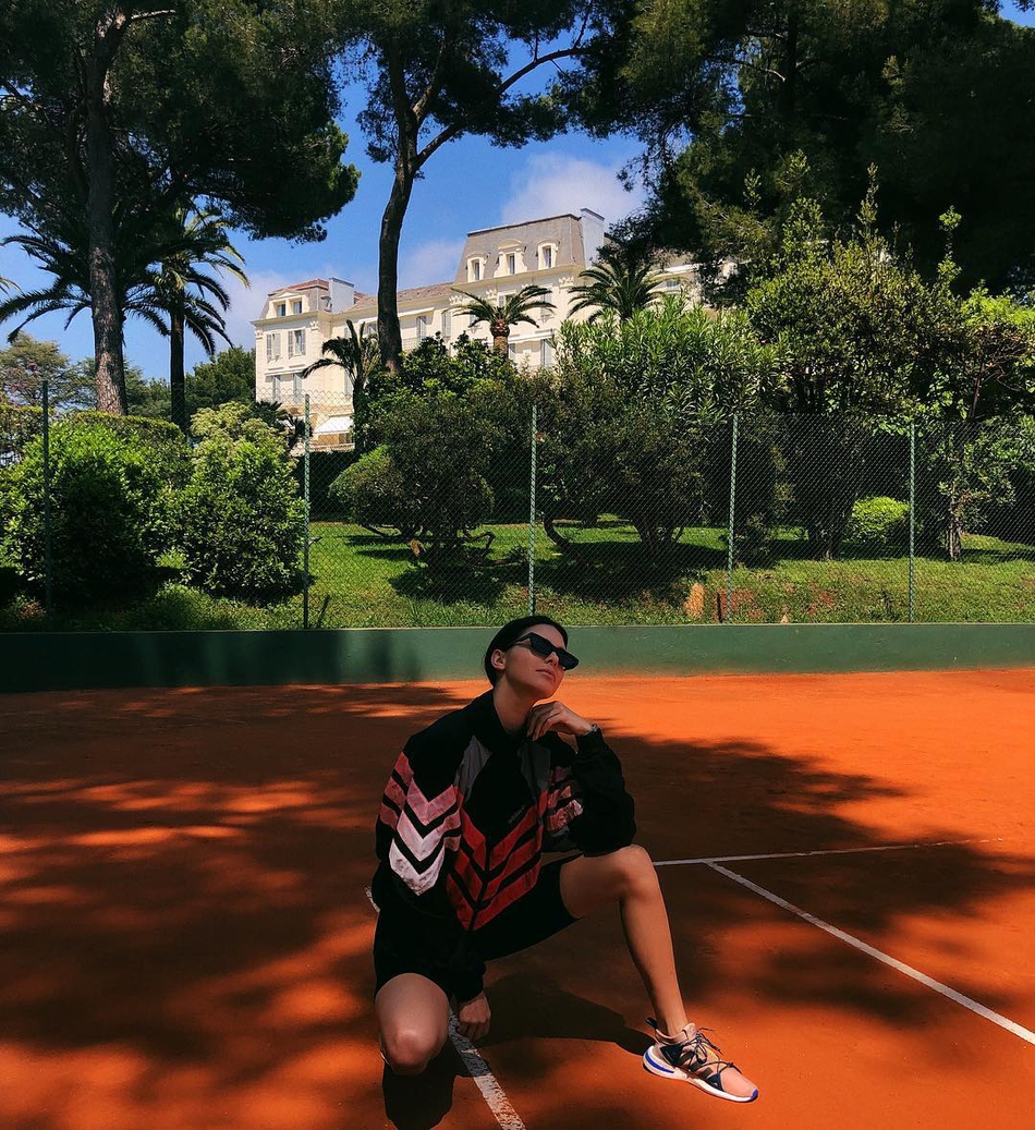 詹娜最新私房写真！请备好纸巾擦鼻血