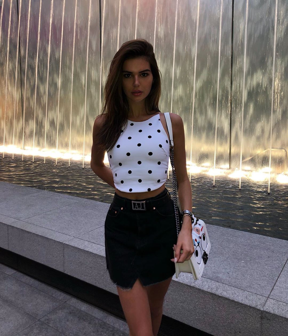 堪称加强版詹娜的嫩模!酥胸细腰大长腿,勇士新秀为她着迷