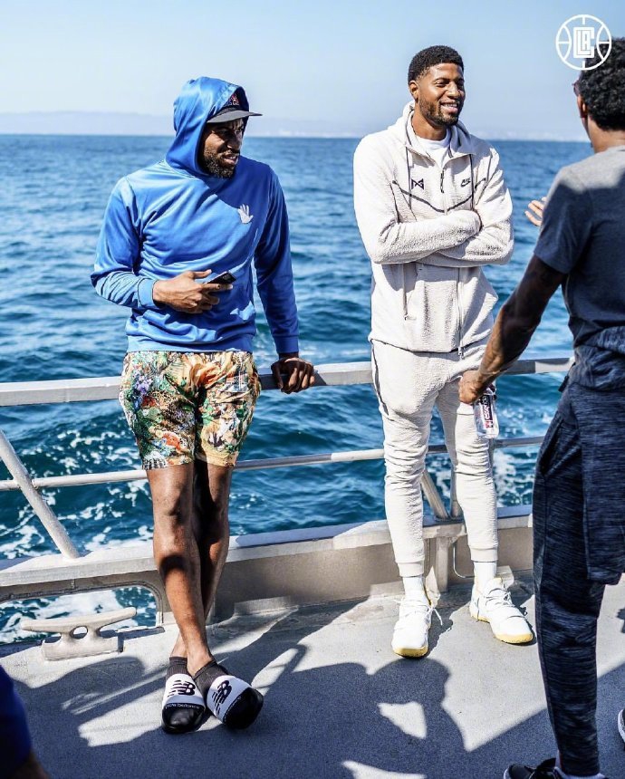 快船全队外出团建！租游轮海上钓鱼