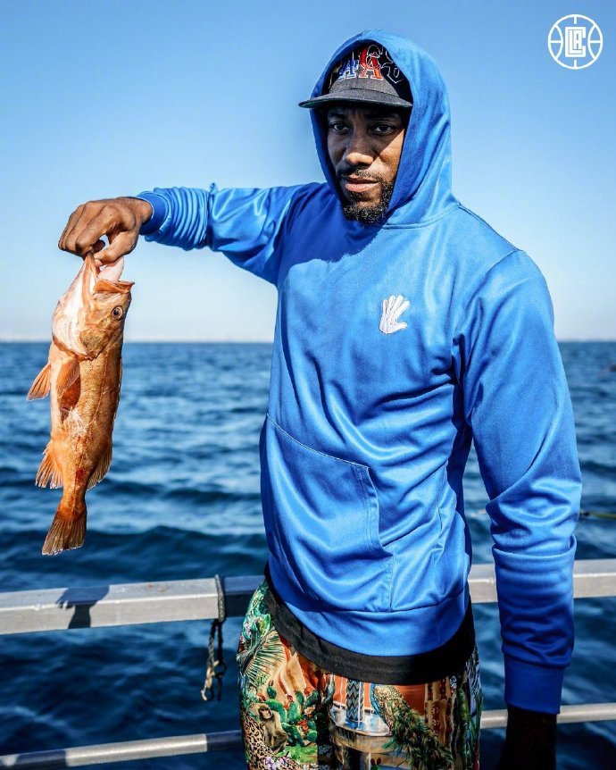 快船全队外出团建！租游轮海上钓鱼