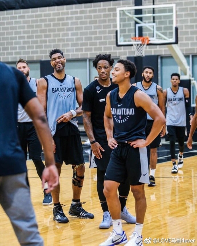 回球场蹭饭的生活