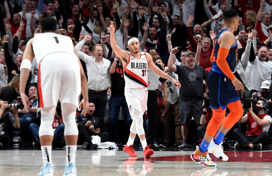 小库里命中三分