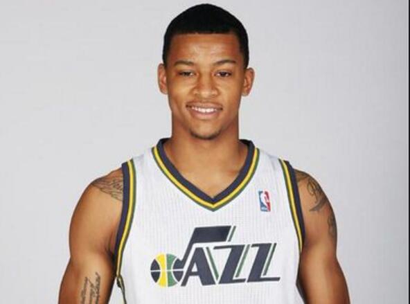 真的不是艾弗森重临NBA赛场？那这也太像了吧