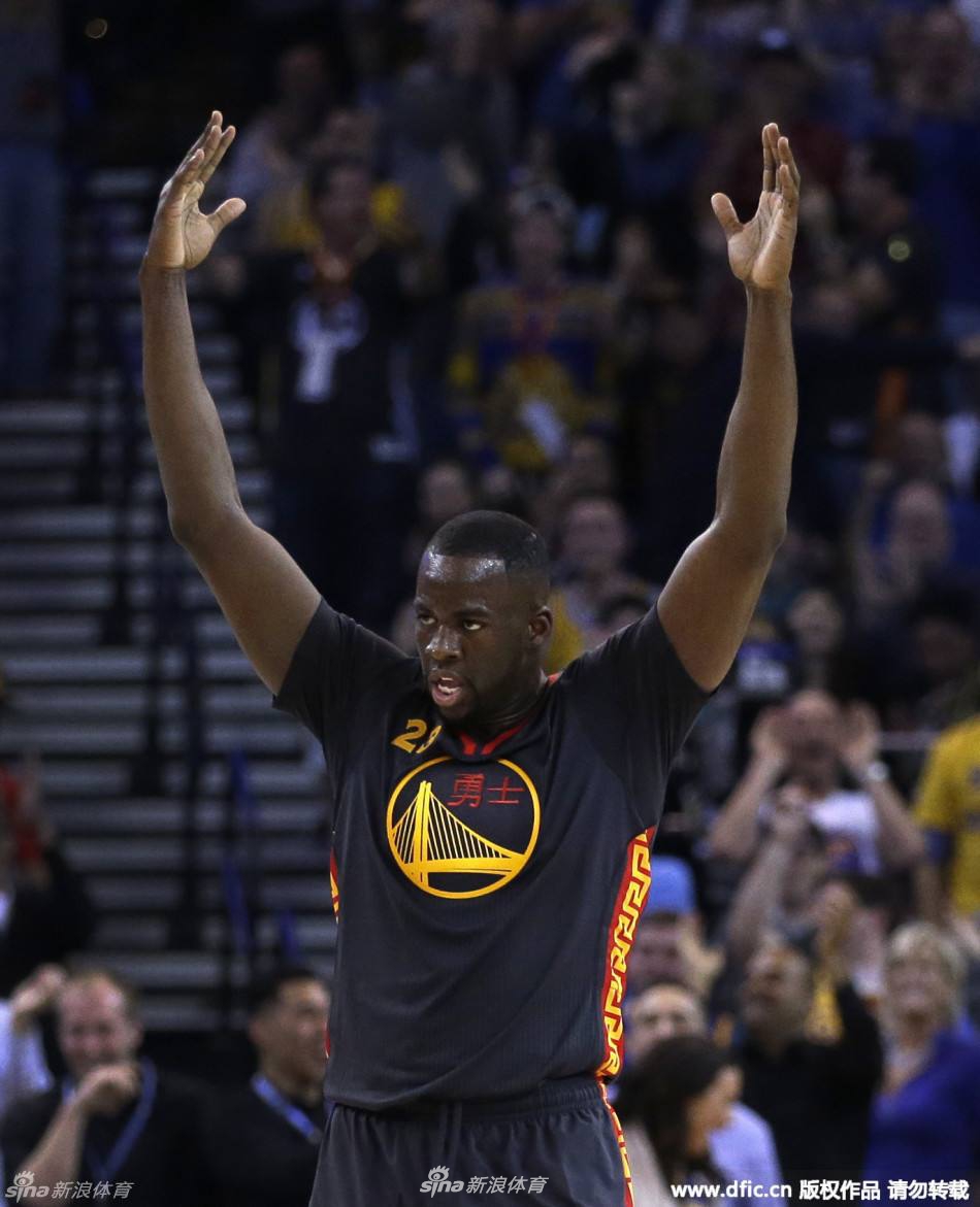 大学时期篮板王