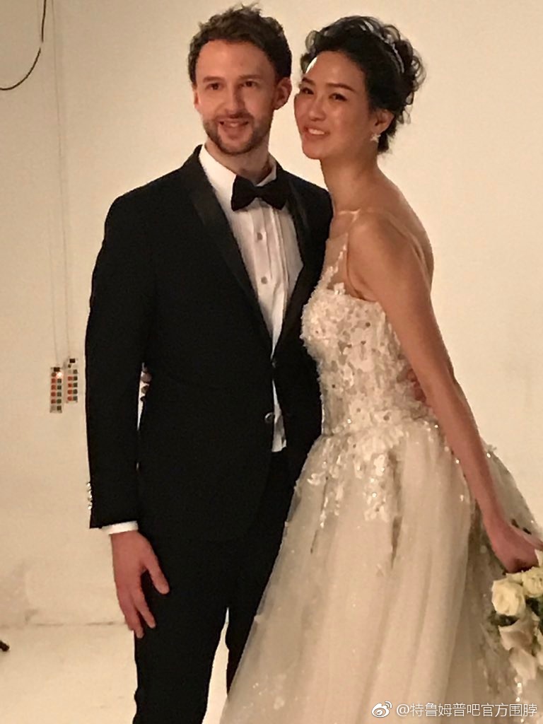 特鲁姆普跟环球小姐拍婚纱照_高清图集_新浪网