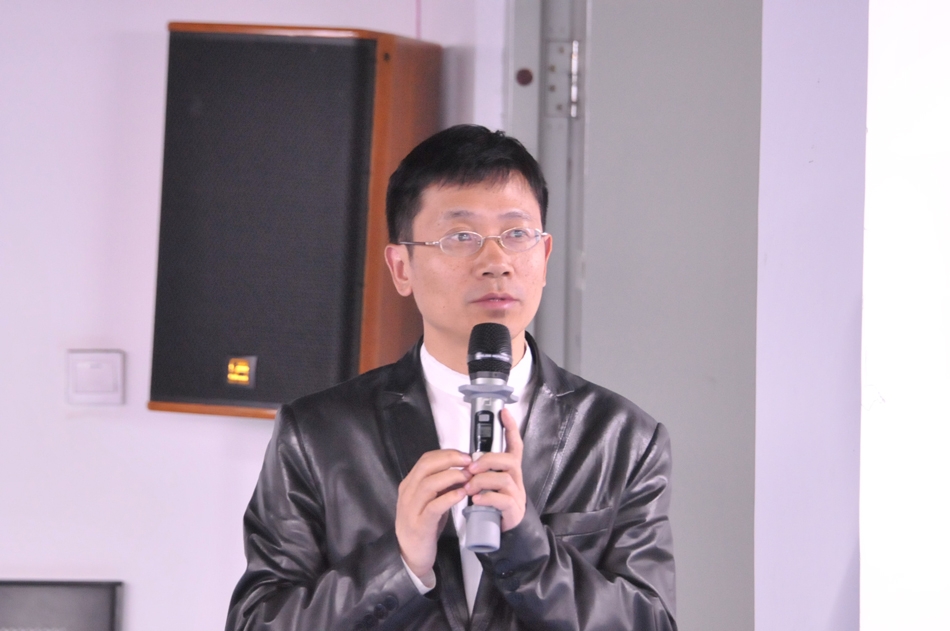 10轮,张奕超勇夺冠军,黄奕中七段为棋迷大盘讲解,舒大军等为选手颁奖