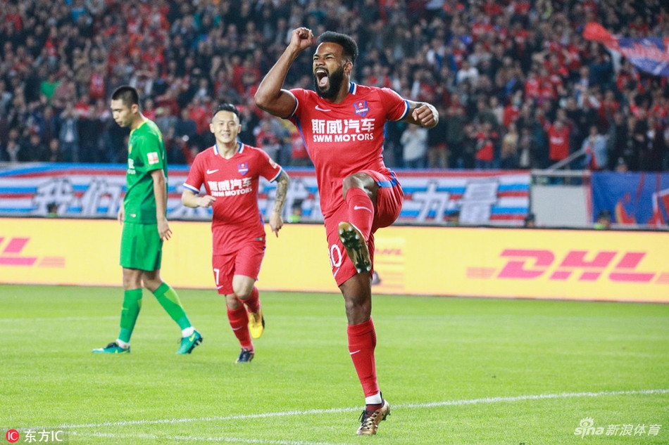 费尔南迪尼奥庆祝