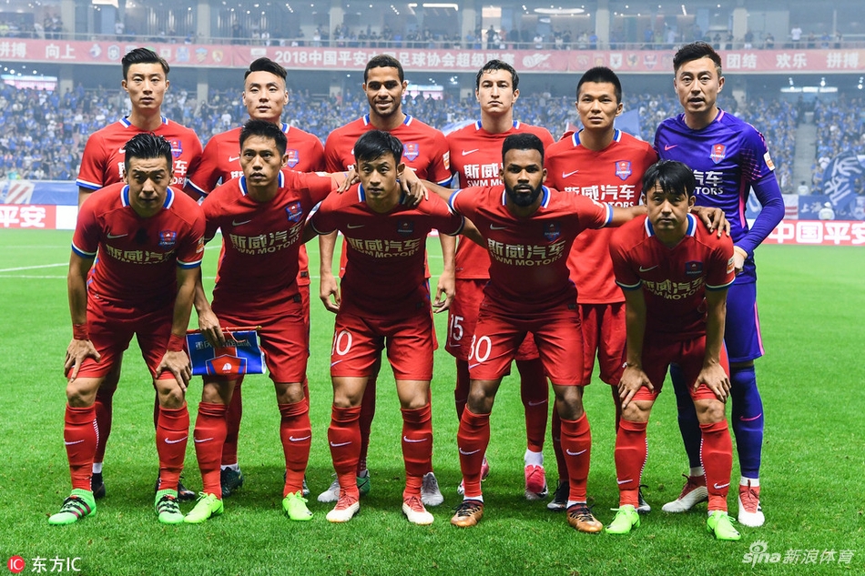 重庆斯威首发合影