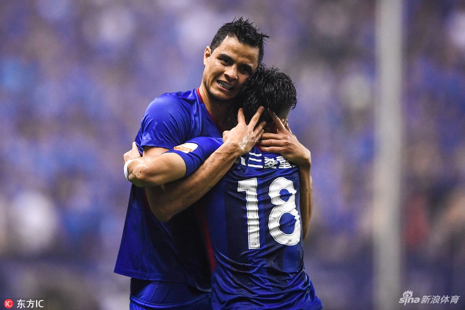 莫雷诺拥抱高迪