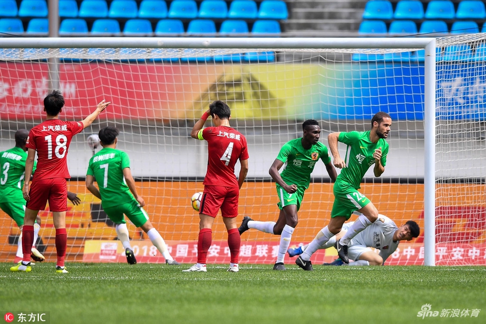 苏亚雷斯破门瞬间