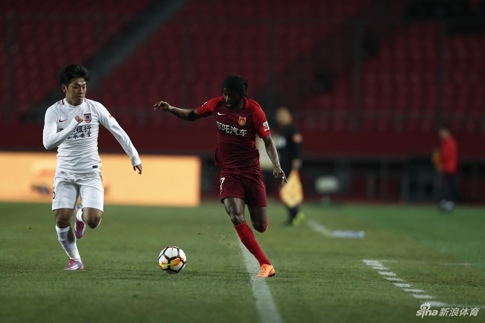 新浪直击华夏幸福2-1长春亚泰
