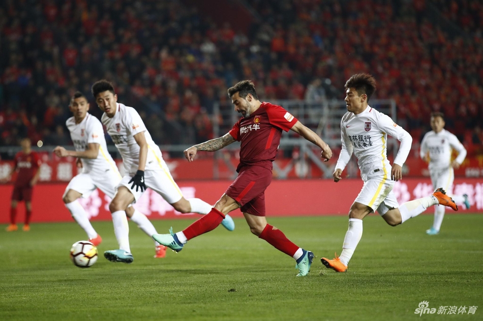 新浪直击华夏幸福2-1长春亚泰