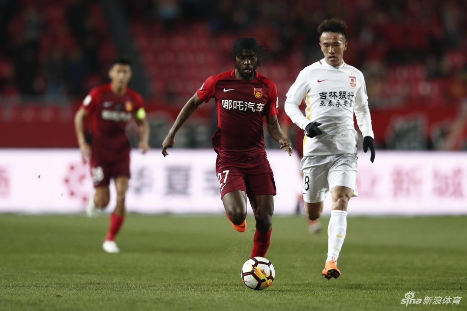 新浪直击华夏幸福2-1长春亚泰