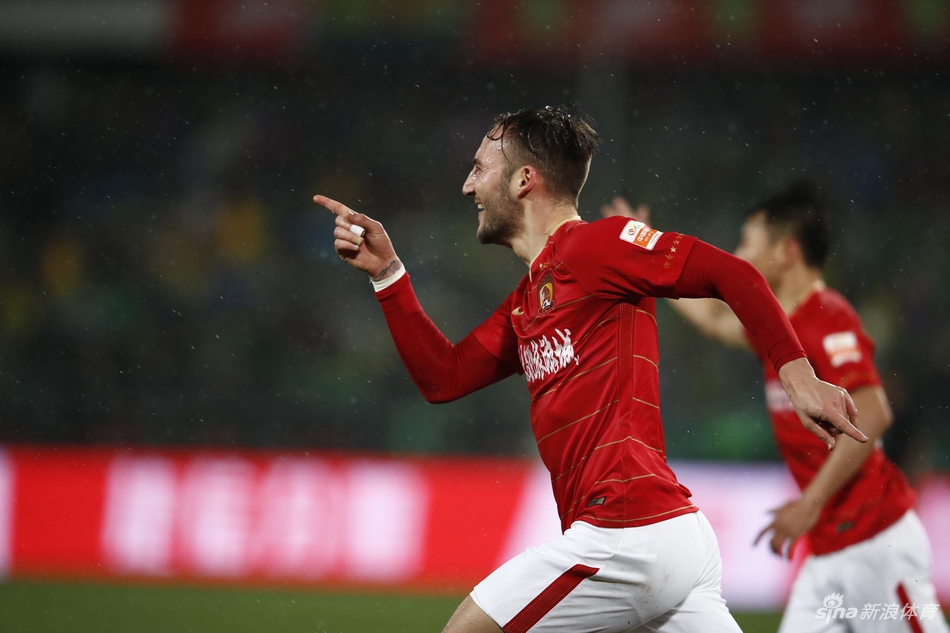 古德利庆祝进球