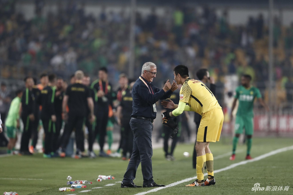 曼萨诺鼓励侯森