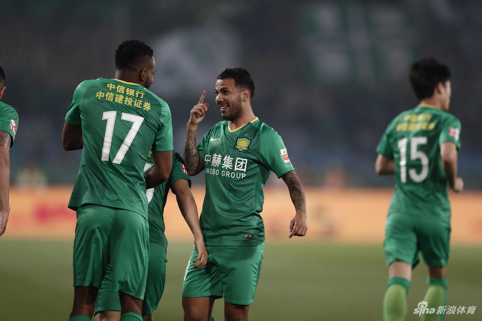 比埃拉接受祝贺