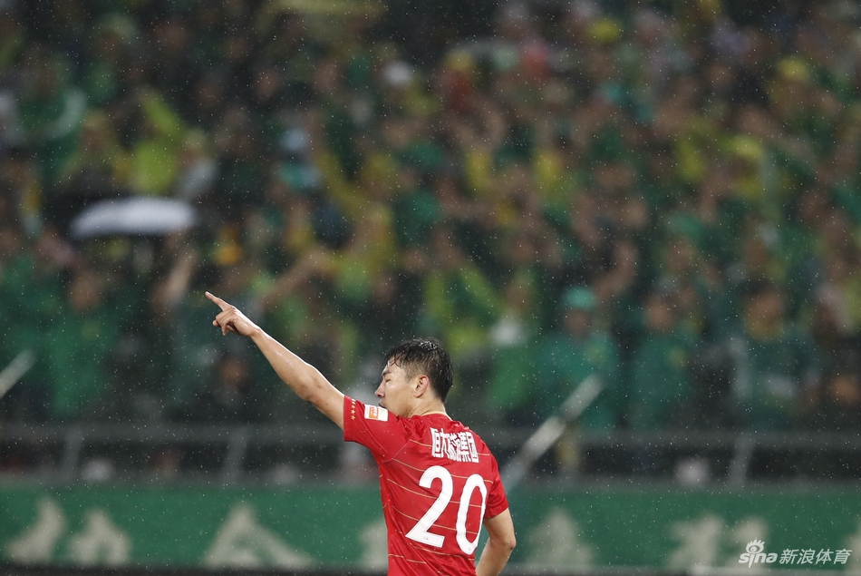 于汉超庆祝进球