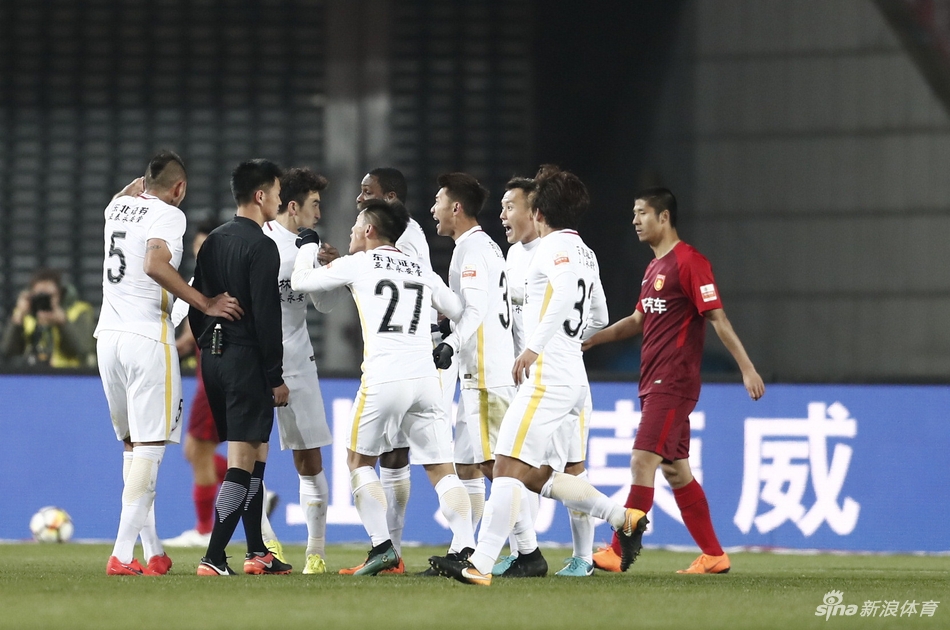 新浪直击华夏幸福2-1长春亚泰