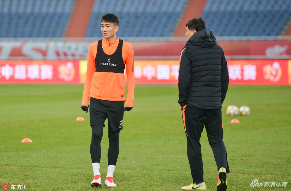 山东鲁能踩场训练备战重庆