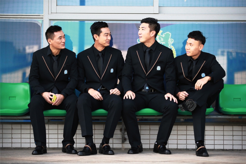 广州富力众将帅气写真