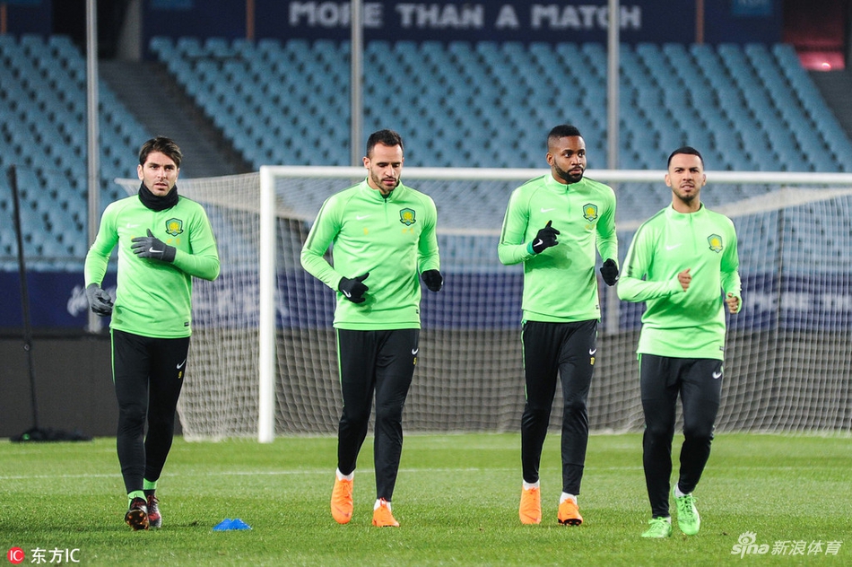 国安踩场训练四外援齐亮相