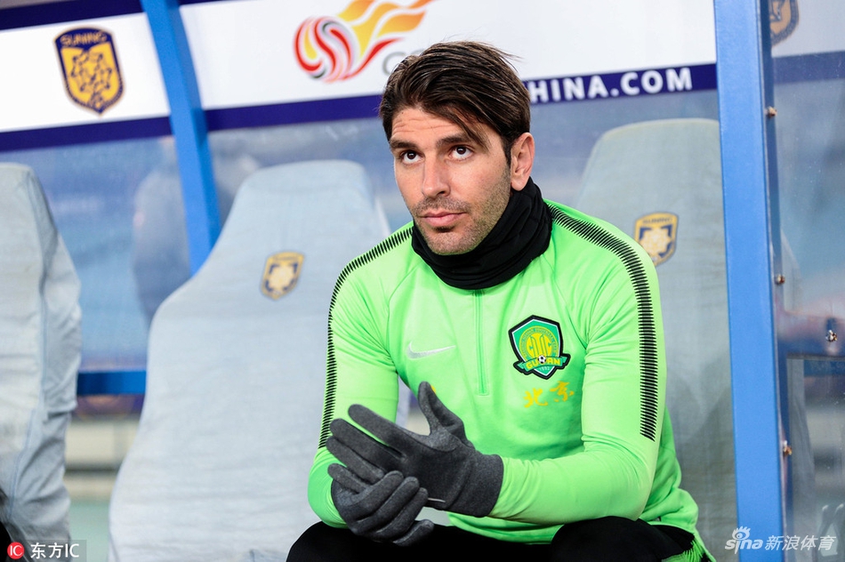 国安踩场训练四外援齐亮相